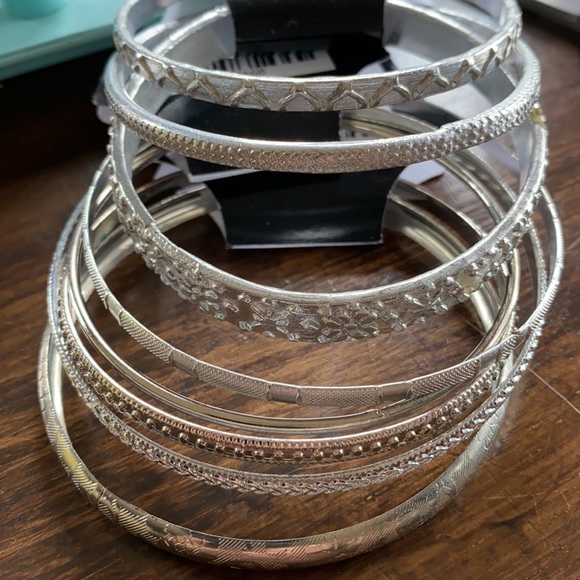 🐝Eight Bangles🐝 - Picture 4 of 4